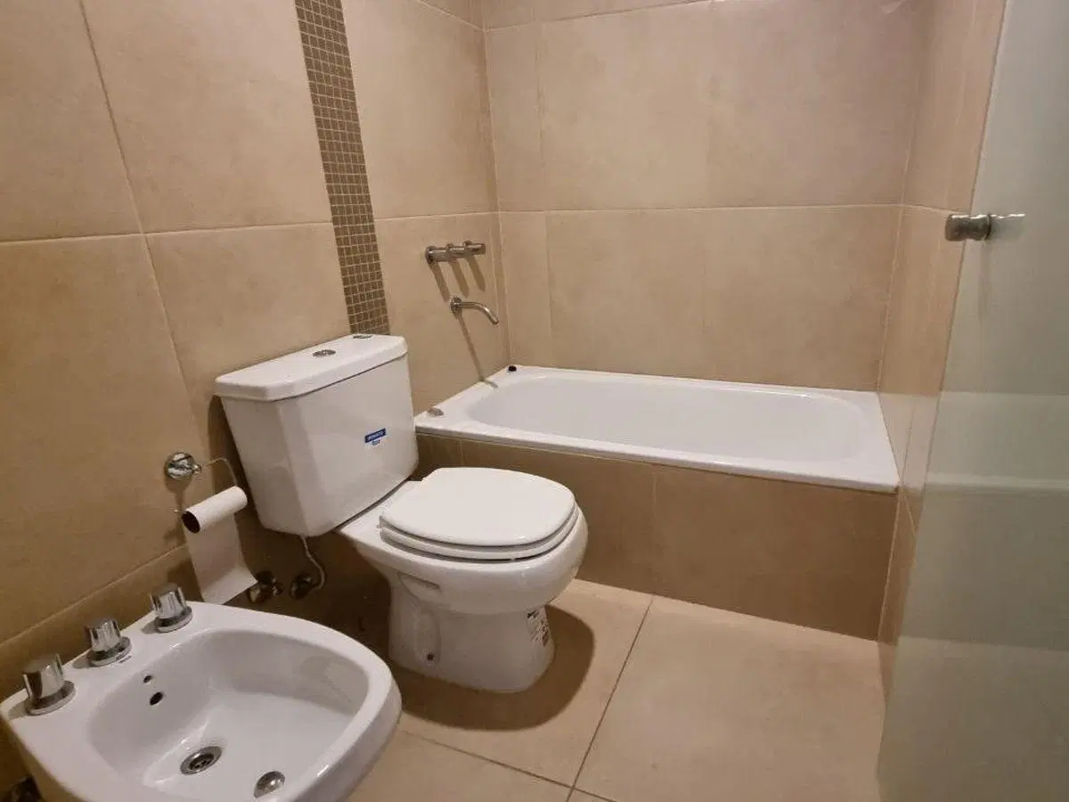 Monoambiente amplio en alquiler Callao 1500 4