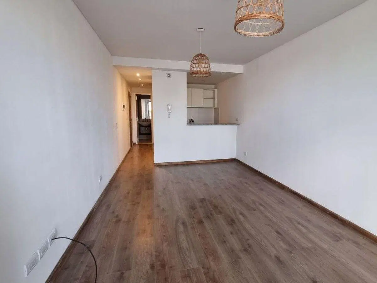 Monoambiente amplio en alquiler Callao 1500 2