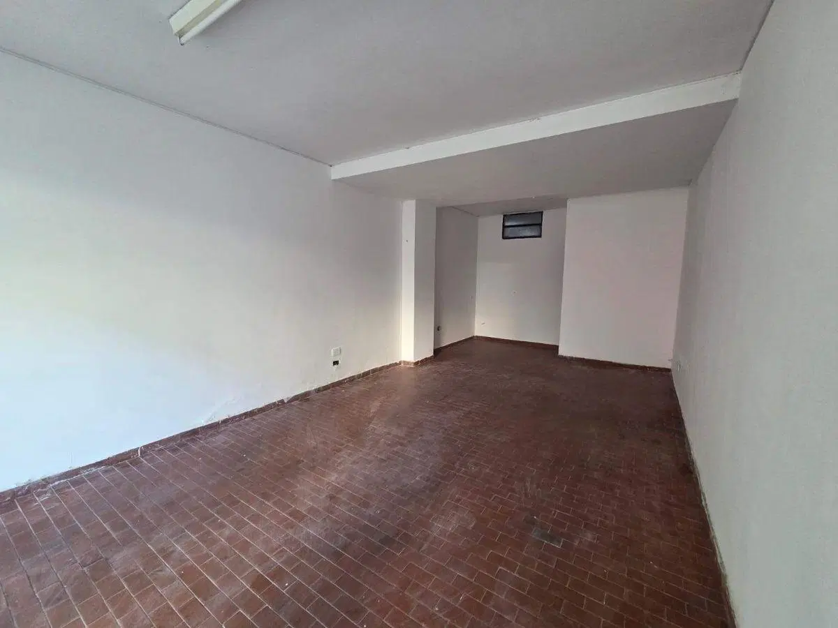Alquiler Cochabamba 1500 Local 27m2 con baño 2