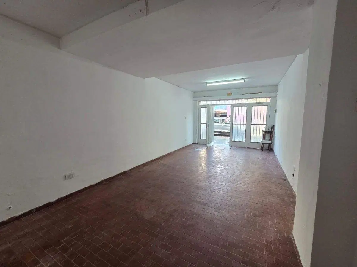Alquiler Cochabamba 1500 Local 27m2 con baño 5