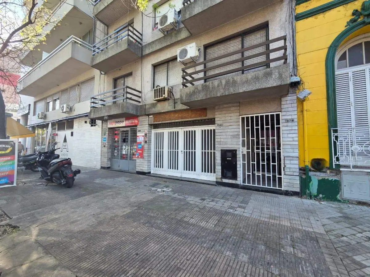 Alquiler Cochabamba 1500 Local 27m2 con baño 1