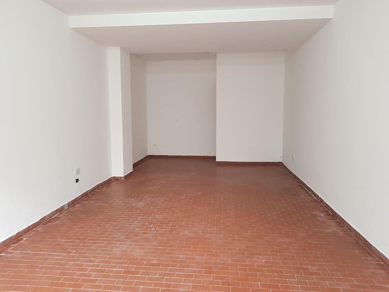 Foto de Alquiler Cochabamba 1500 Local 27m2 con baño, imagen 5