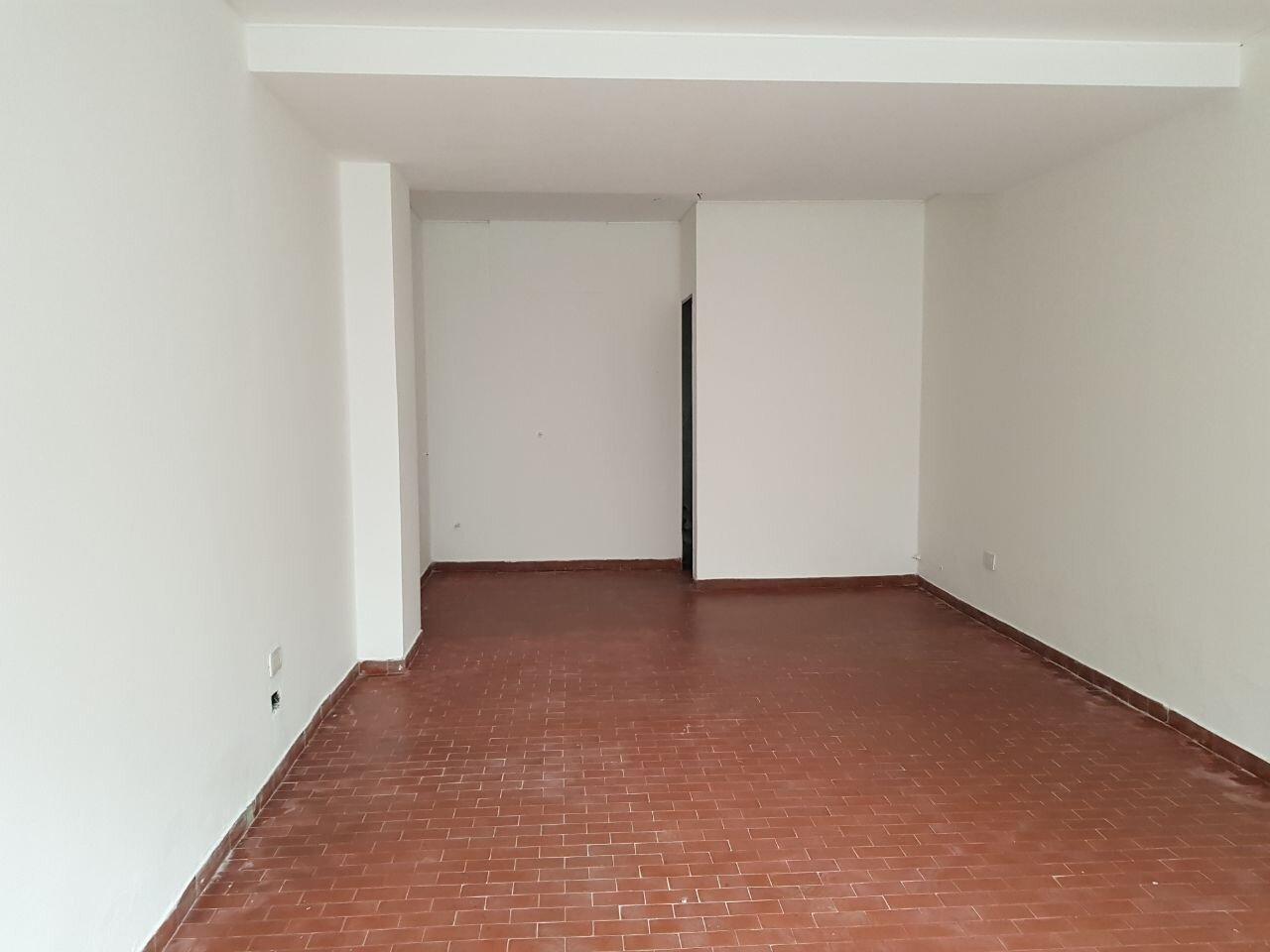 Foto de Alquiler Cochabamba 1500 Local 27m2 con baño, imagen 1