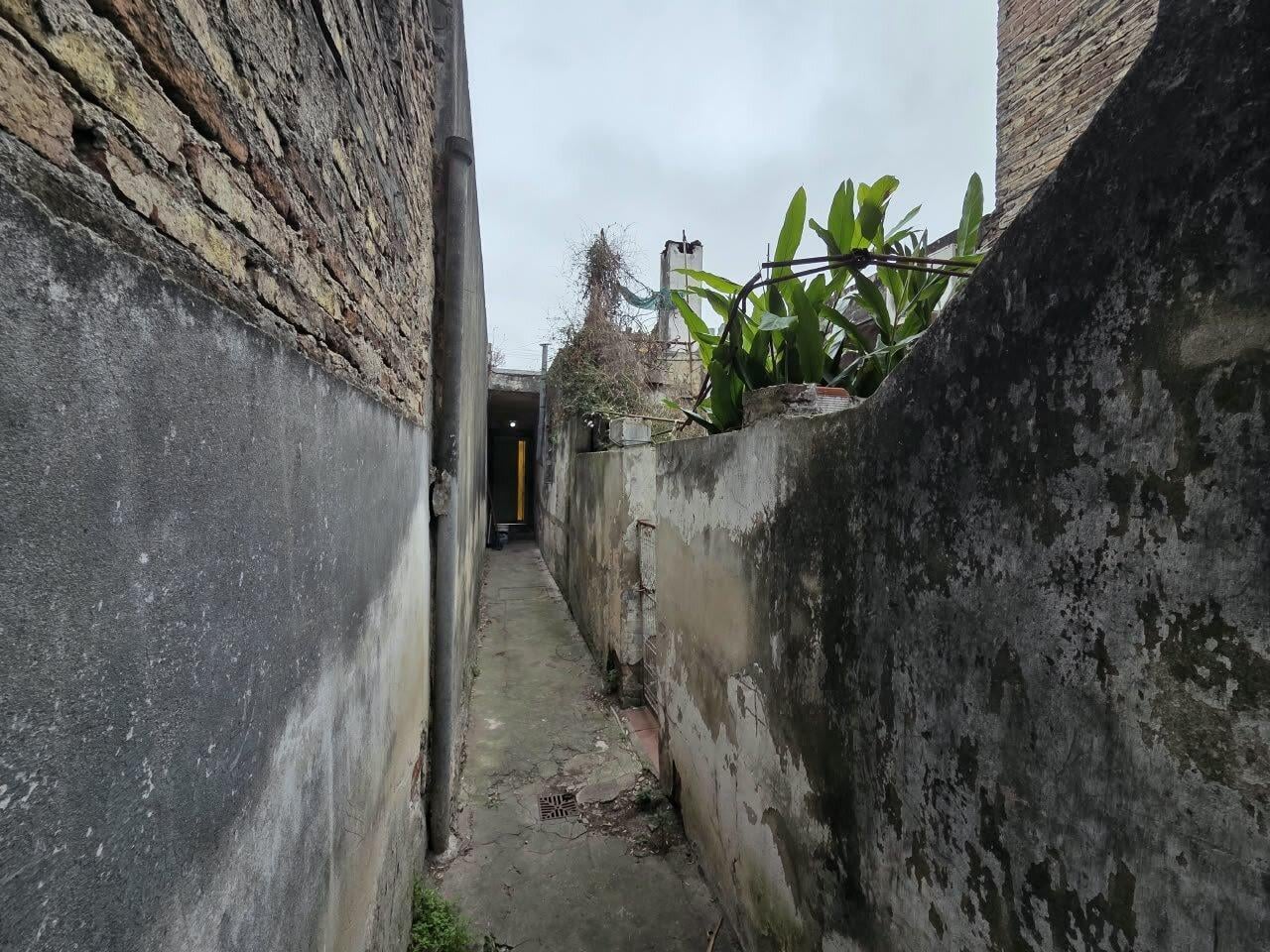 Venta 2 casas a reciclar sobre lote de 434m2 en Virasoro 2900