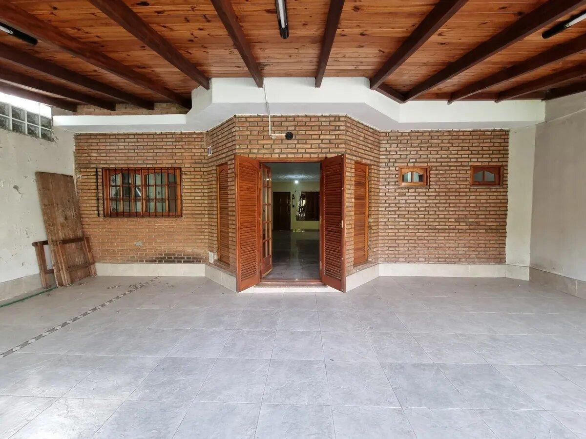 Foto de Venta Casa 3 Dormitorios Barrio Parque Con Cochera, imagen 4