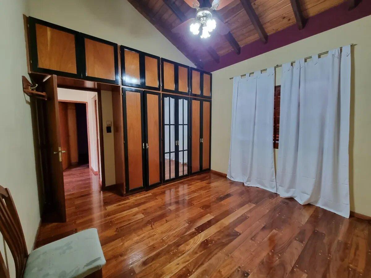 Foto de Venta Casa 3 Dormitorios Barrio Parque Con Cochera, imagen 3
