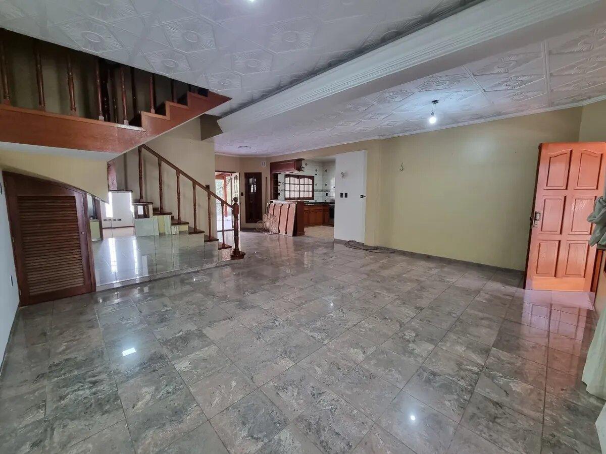 Foto de Venta Casa 3 Dormitorios Barrio Parque Con Cochera, imagen 2