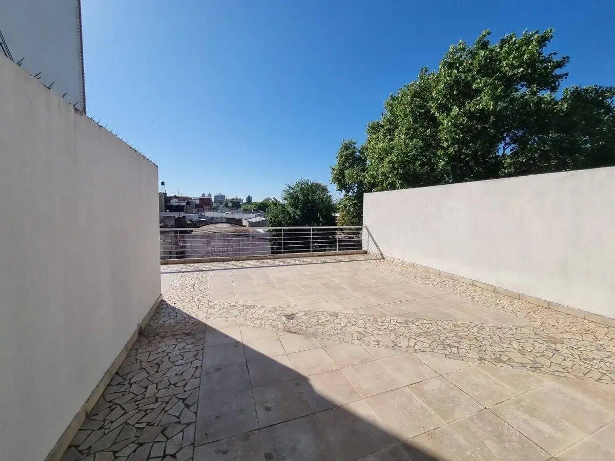 Foto de Local Comercial En Venta 3 Niveles Con Ascensor Y Terraza Echesortu, imagen 3