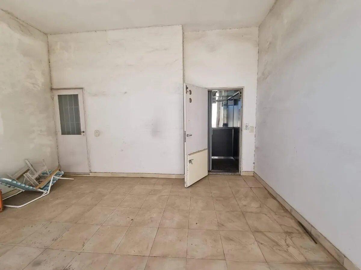 Foto de Local Comercial En Venta 3 Niveles Con Ascensor Y Terraza Echesortu, imagen 2