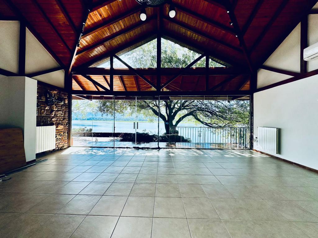 10169 - Casa en Venta con Vista Al Lago Carlos Paz 3