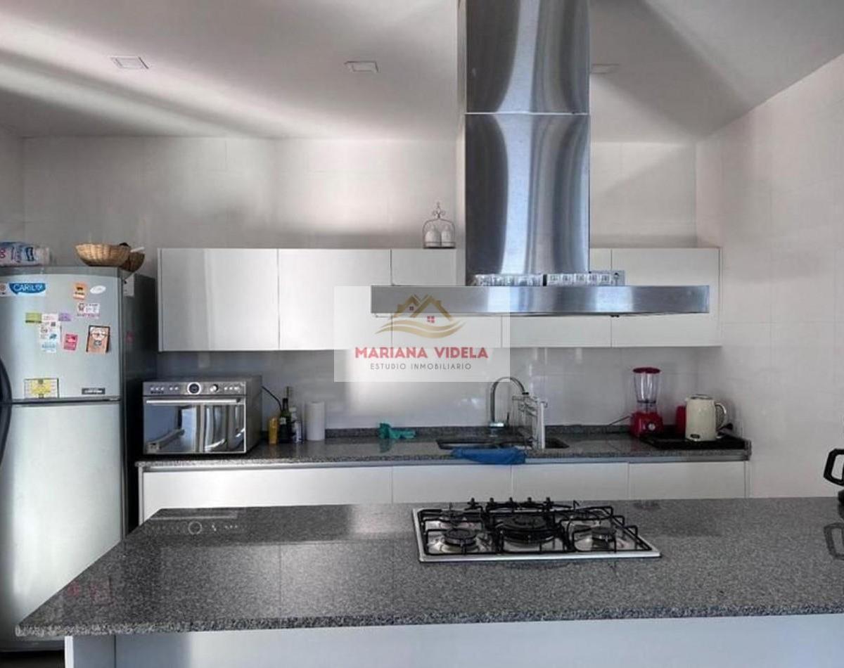 Casa en venta en Barrio Privado  La Herradura. Pinamar.