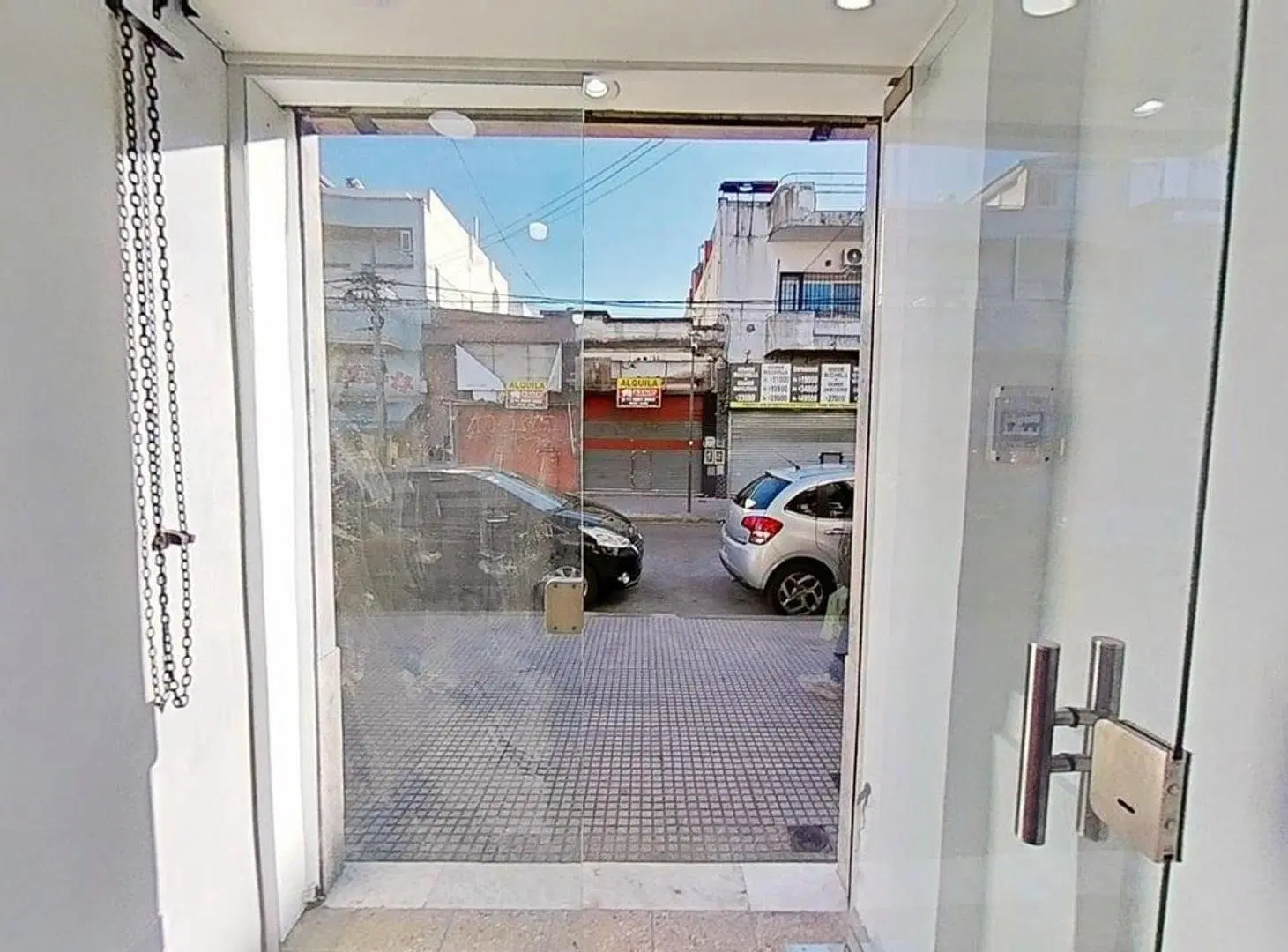 Local Comercial excelente ubicación Av La Plata 3500 1