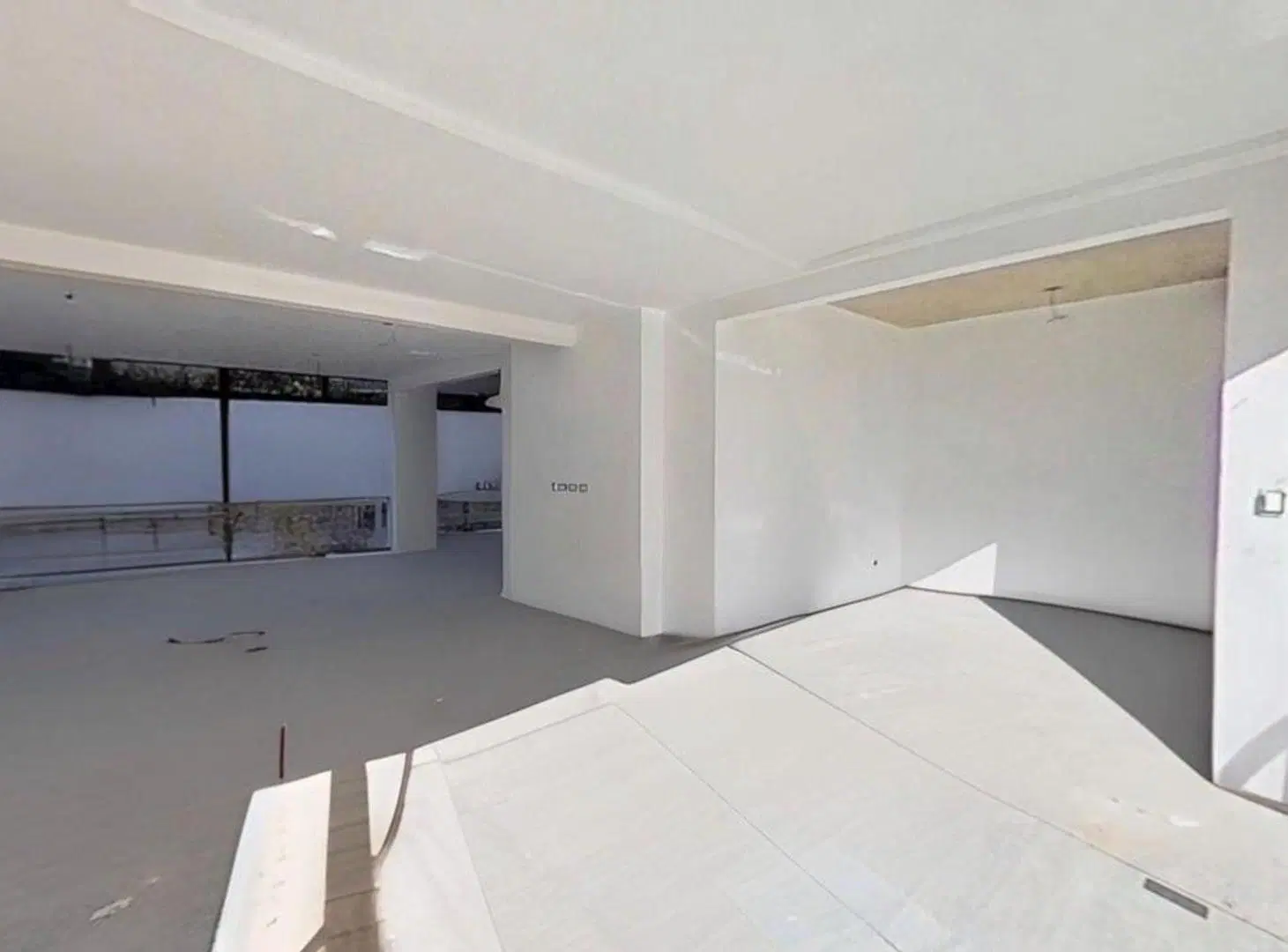 LOCAL COMERCIAL 158 m² A ESTRENAR FRENTE VIDRIADO Y PATIO 5