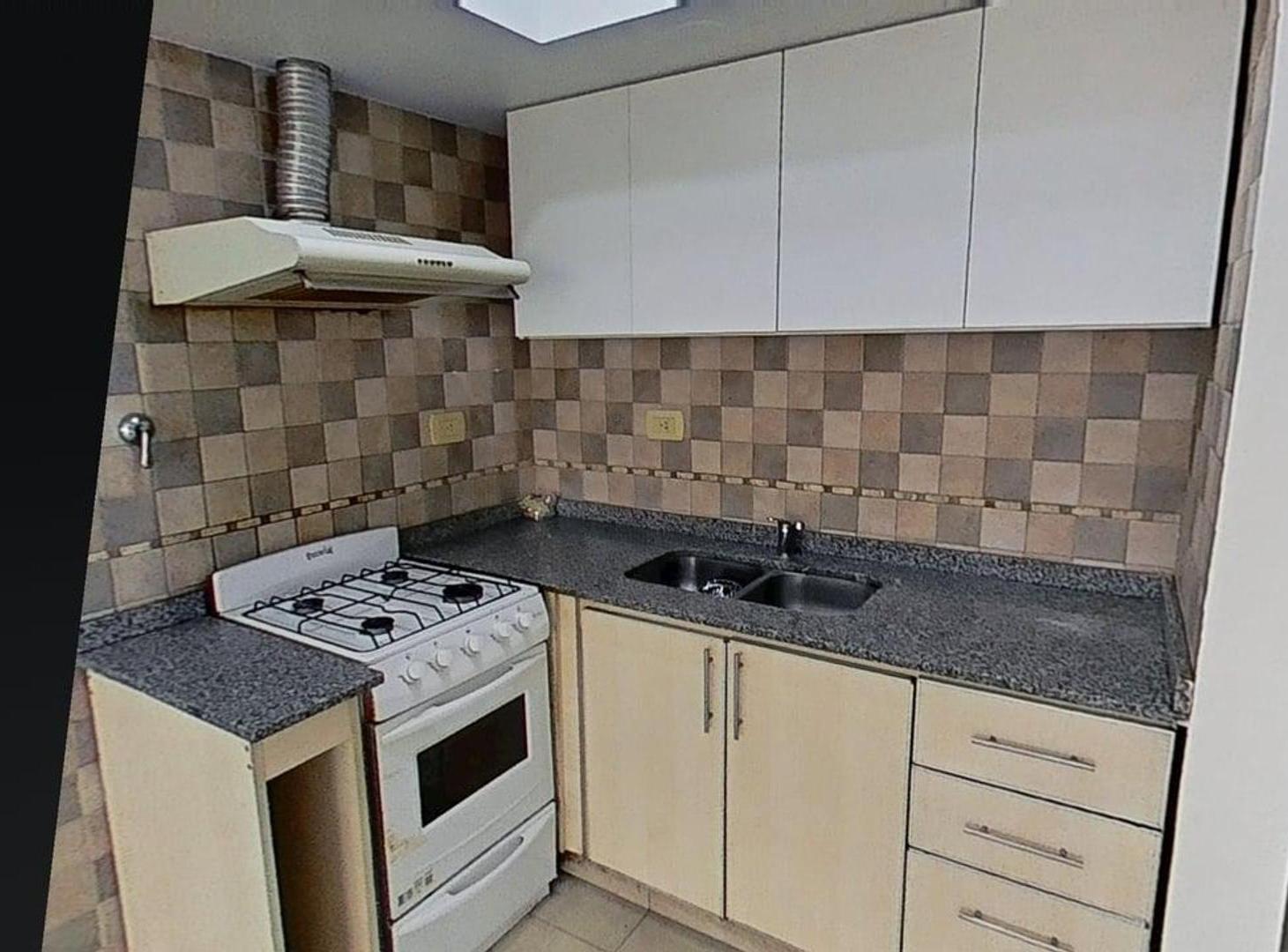 Foto de PH 2 Ambientes al Frente con Patio | Planta Baja | Bajas Exp, imagen 1