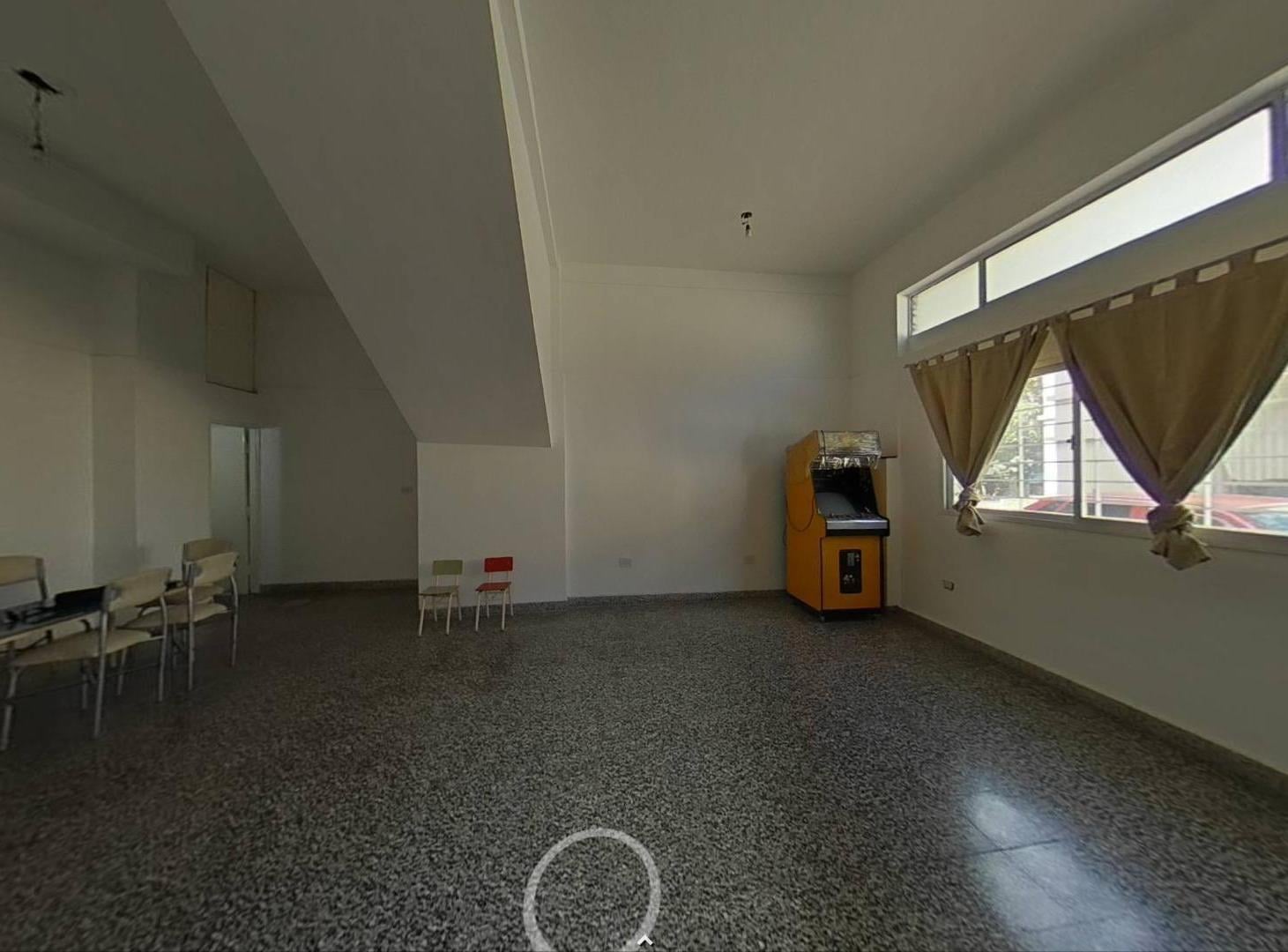 Foto de PH 4/5 AMBIENTES CON COCHERA, PATIO Y TERRAZA – PARQUE CHAS, imagen 3