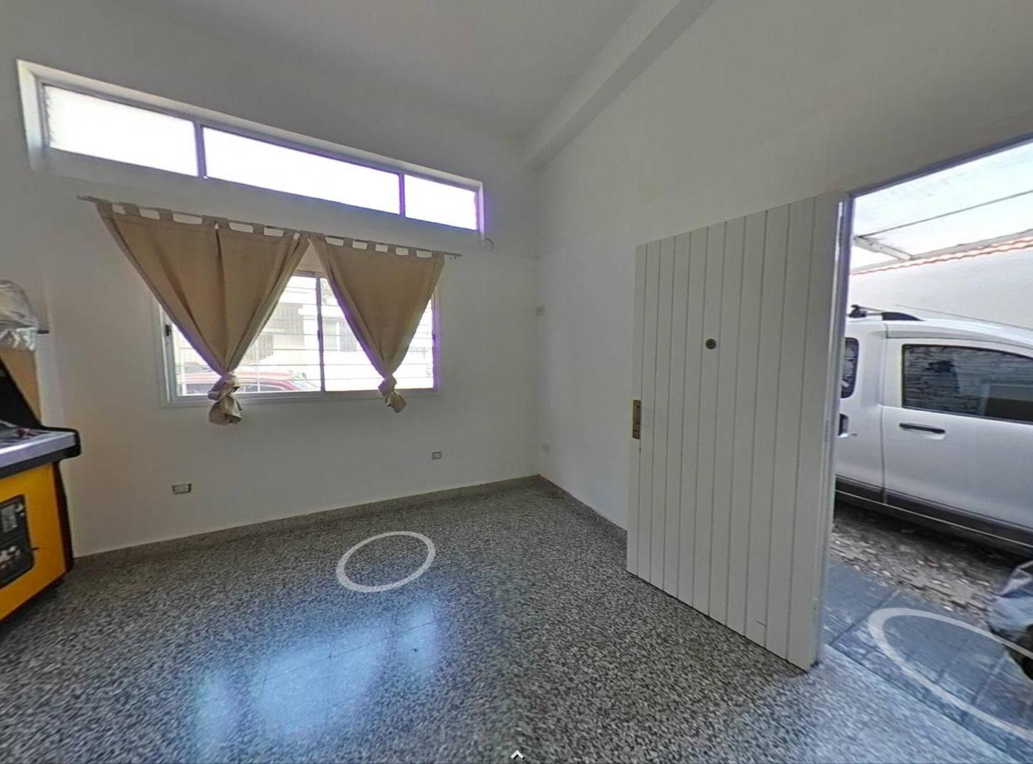 Foto de PH 4/5 AMBIENTES CON COCHERA, PATIO Y TERRAZA – PARQUE CHAS, imagen 4