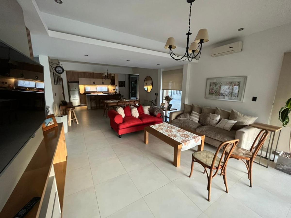 Excelente Casa en Venta, Villa Atilia, 4 Dorm, 4 Baños, Jardín, Piscina, Garage 1