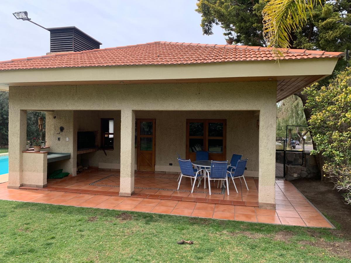 Casa Barrio Dalvian, Gran Jardín y Piscina, 4 Dorm., 3 Baños, Quincho 5