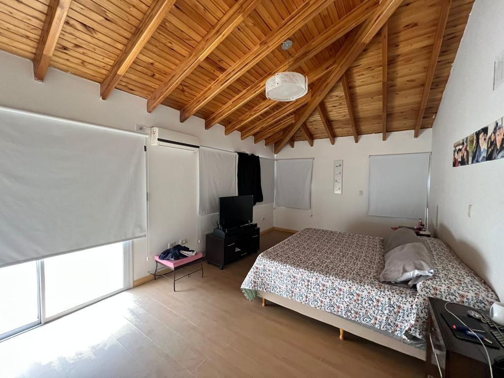 Casa en Dalvian, 4 Dorm., 5 Baños, 2 Cocheras, Piscina 2
