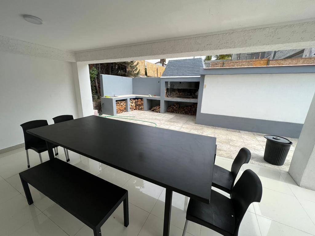 Casa en Dalvian, 4 Dorm., 5 Baños, 2 Cocheras, Piscina 4