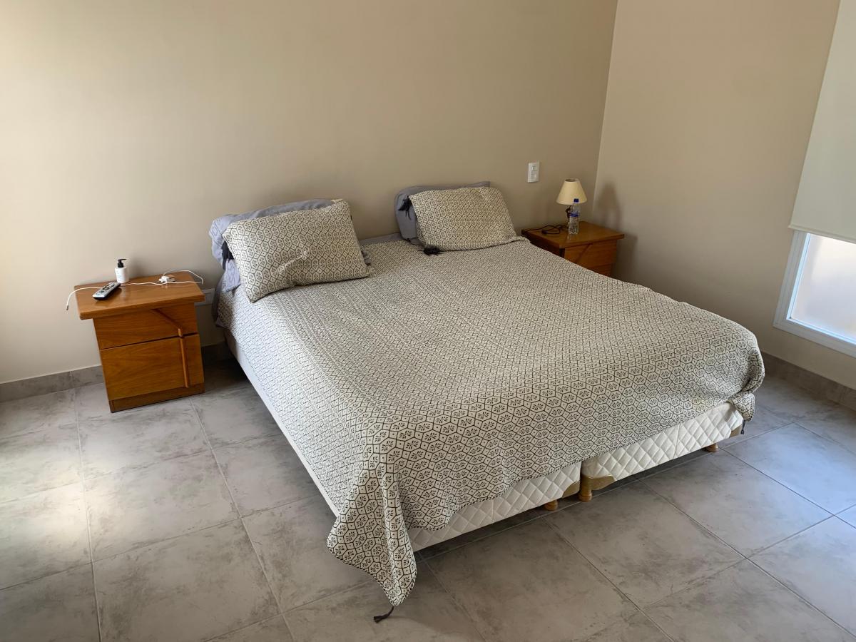 Casa Barrio Milcayac 1, 3 Dorm., 4 Baños, 3 Cocheras, Jardín, Calefacción 3