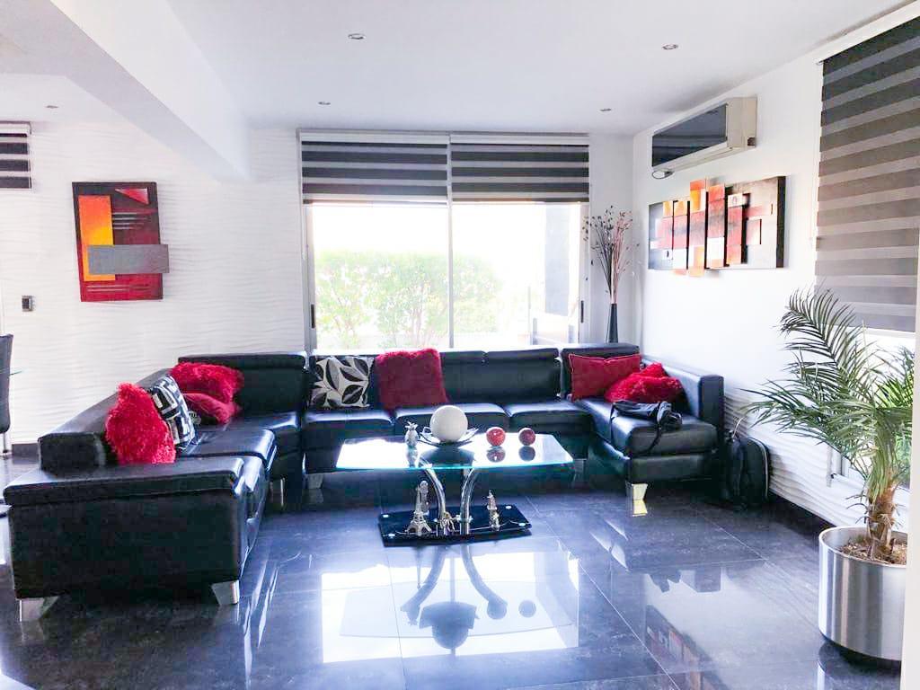 Excelente Casa Barrio Dalvian, 4 Dorm., 5 Baños, 2 Coch, Jardín, Piscina 2