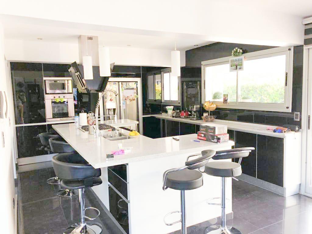 Excelente Casa Barrio Dalvian, 4 Dorm., 5 Baños, 2 Coch, Jardín, Piscina 3