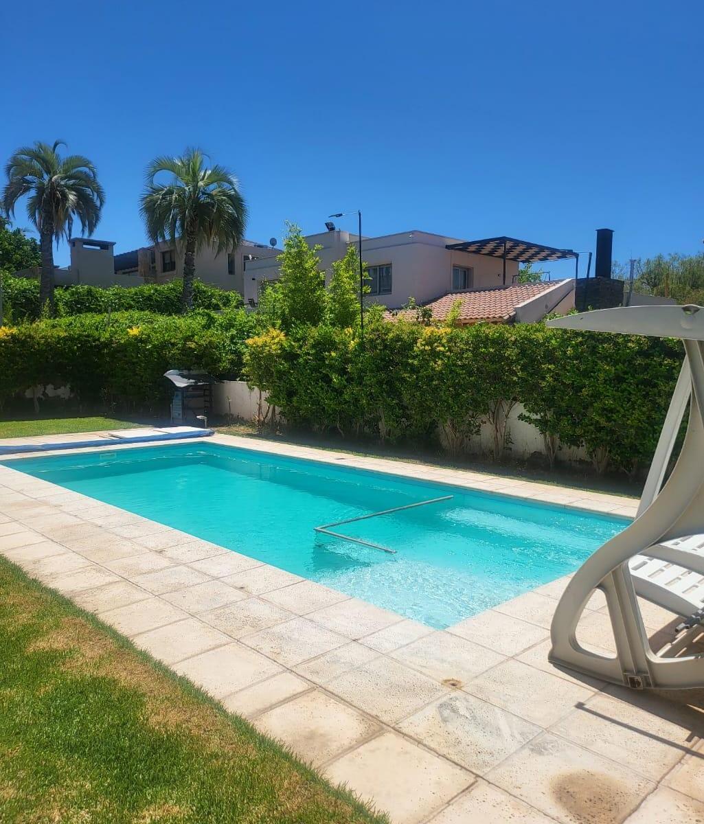 Excelente Casa Barrio Dalvian, 4 Dorm., 5 Baños, 2 Coch, Jardín, Piscina 4