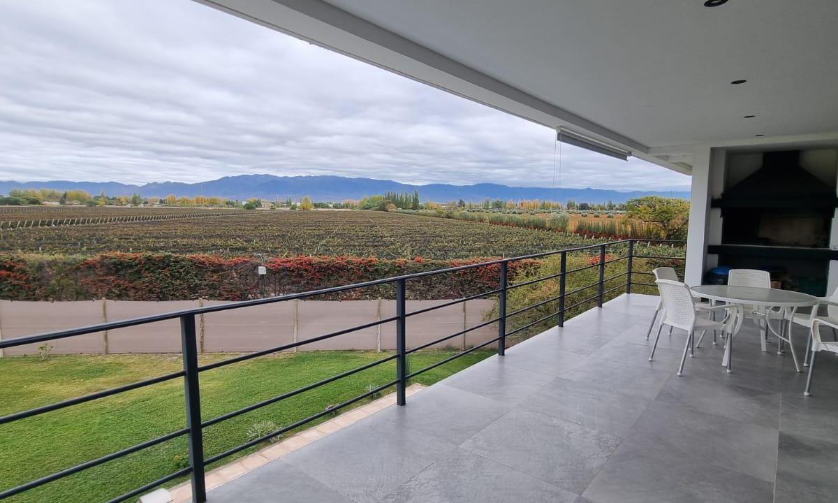 Espectacular Casa La Vacherie, 2 Dorm, 3 Baños, 3 Cocheras, Jardín, Piscina 3