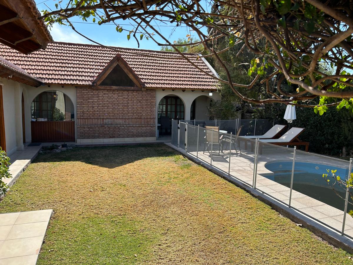 Casa Barrio Dalvian, 600/300, 4 Dorm, 4 Baños, Jardín, Piscina 3