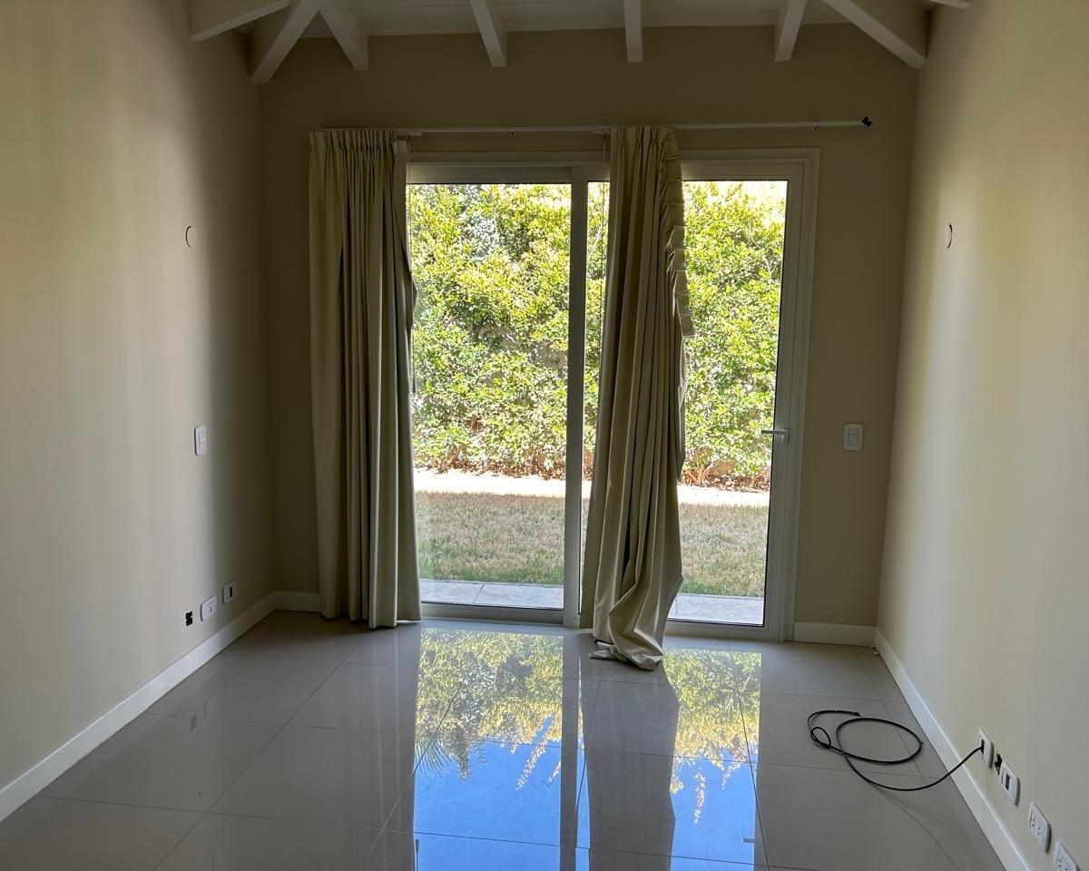 Foto de Casa Barrio Dalvian, Una Planta, 3 Dorm, 2 Baños, Calefacción, Jardín, imagen 2