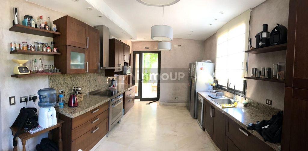 Casa Dalvian, Categoría, 3 Dorm, 4 Baños, Escritorio, Jardín, Cochera, Piscina 1