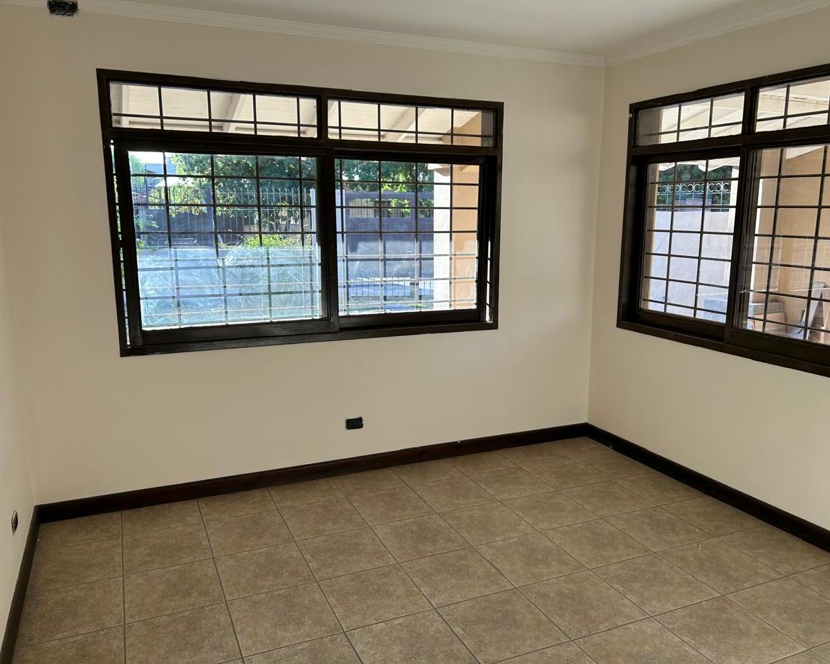 Casa Adyacente Club de Campo, 4 Dorm, 5 Baños, Cochera, Jardín, Piscina 4