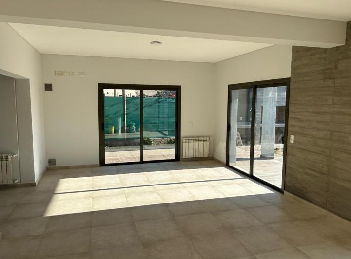 Casa Cortaderas 2, Est, 3 Dorm, 3 Baños, Calef, Jardín, Cochera Doble 1
