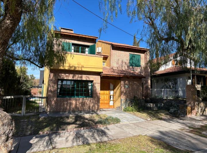 Casa B° Dalvian, 4 Dorm, 3 Baños, Jardín, Piscina, Apto Crédito 3
