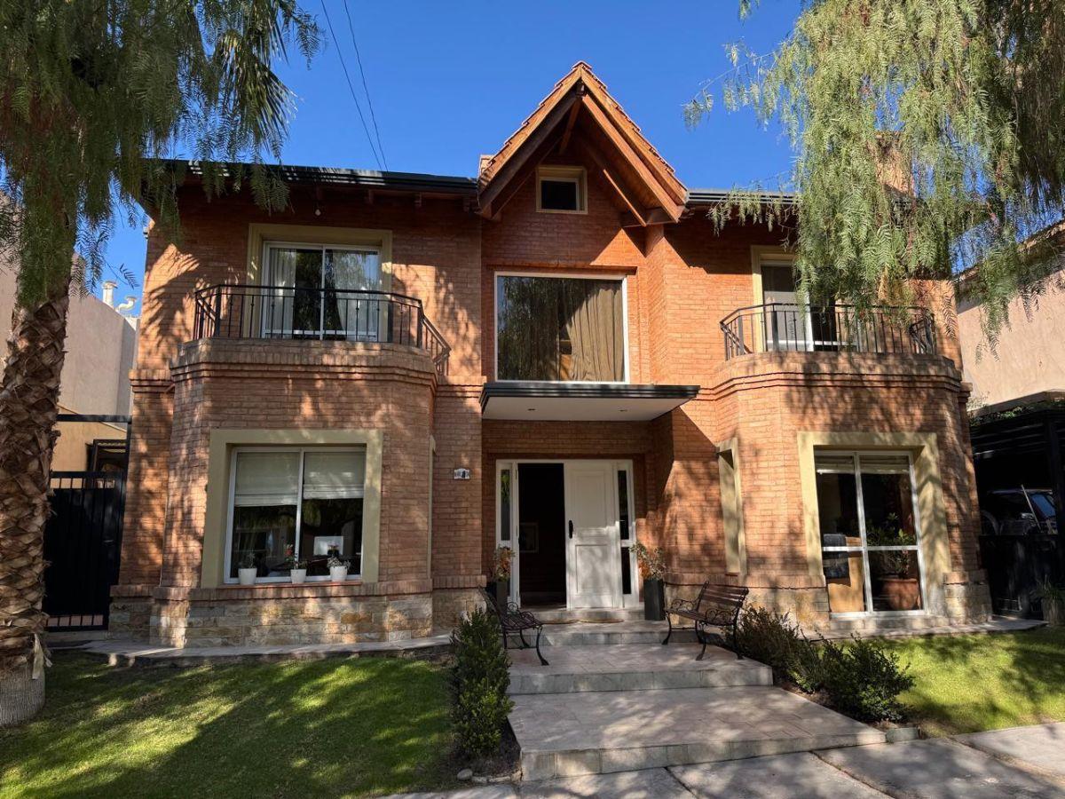 Casa Dalviam, 4 Dorm, 3 Baños, 4 Coch, Piscina, Permuta, Apto Crédito