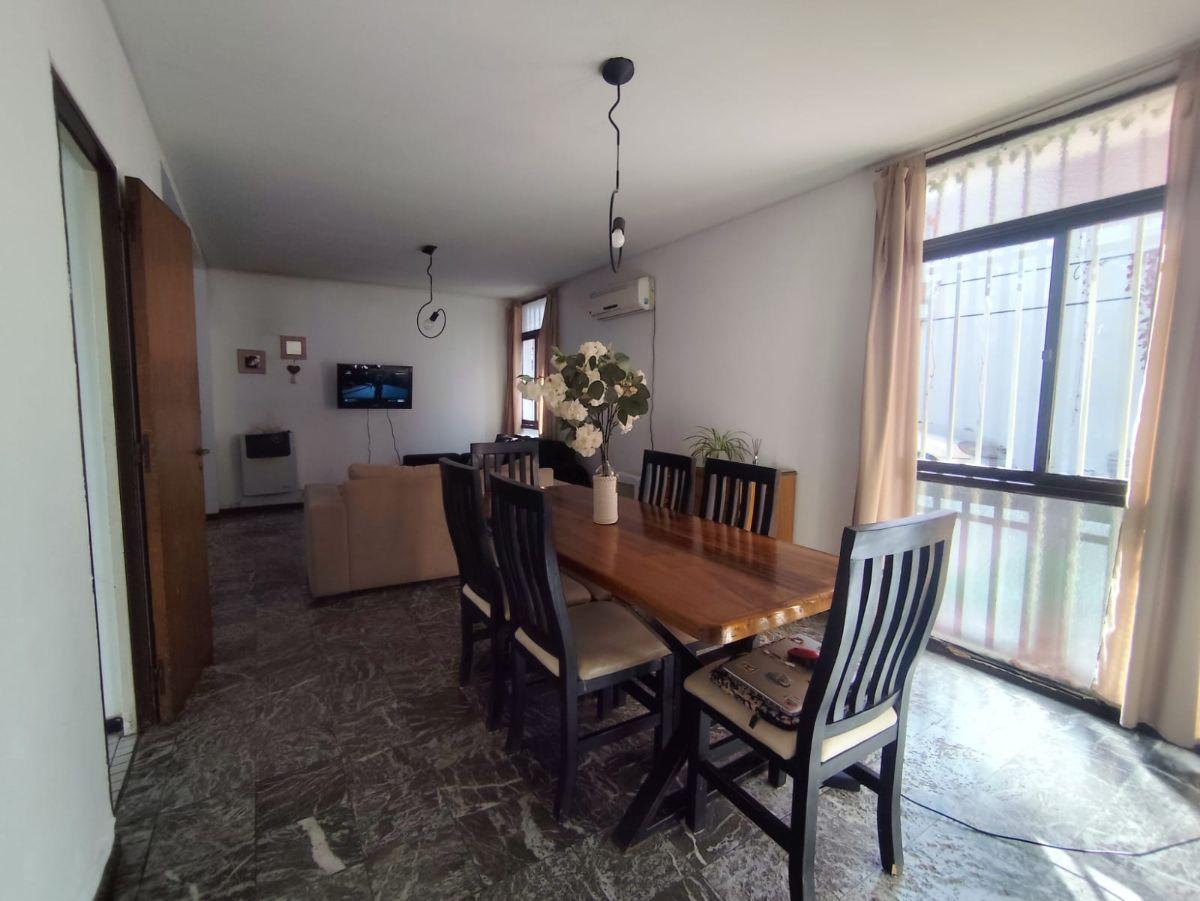 Inmobiliaria Del Aguila alquila tradicional Triplex en 5° sección.