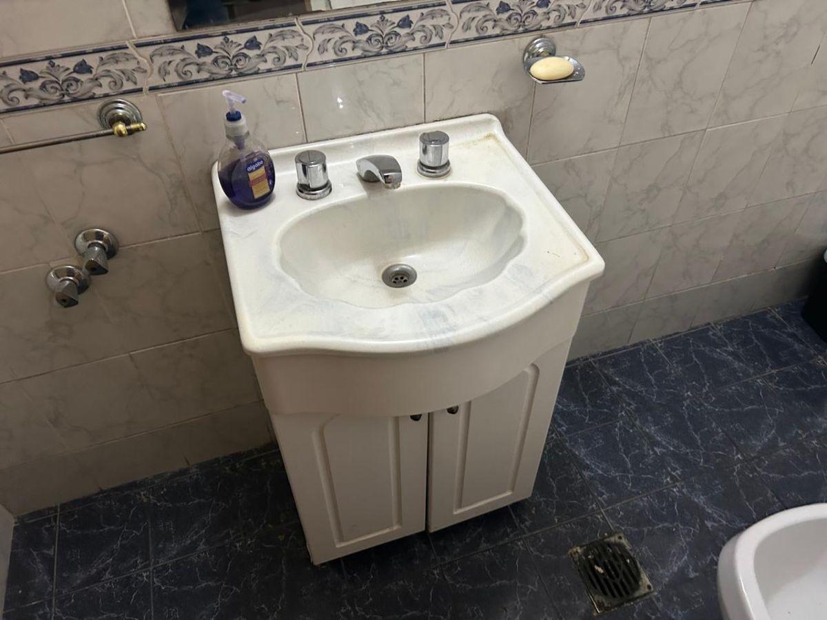 Foto de Alquiler Local Comercial, Céntrico, Sótano, Baño, Kitchinette, imagen 1