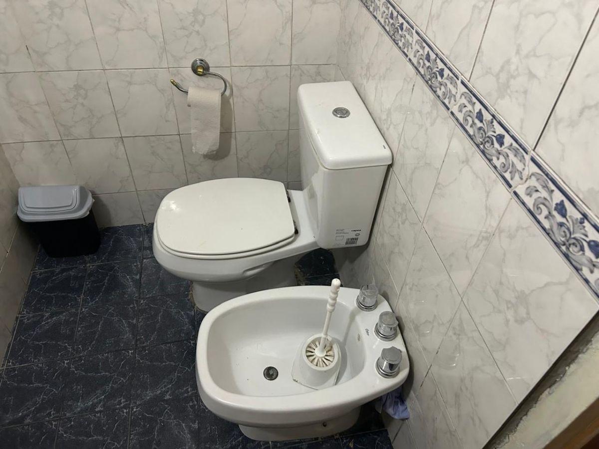 Foto de Alquiler Local Comercial, Céntrico, Sótano, Baño, Kitchinette, imagen 2