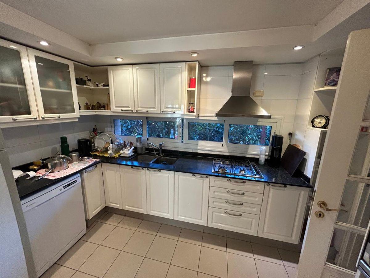 Foto de Casa B° Dalvian, 5 Dorm, 5 Baños, Jardín, Quincho, Piscina, Cochera, imagen 2