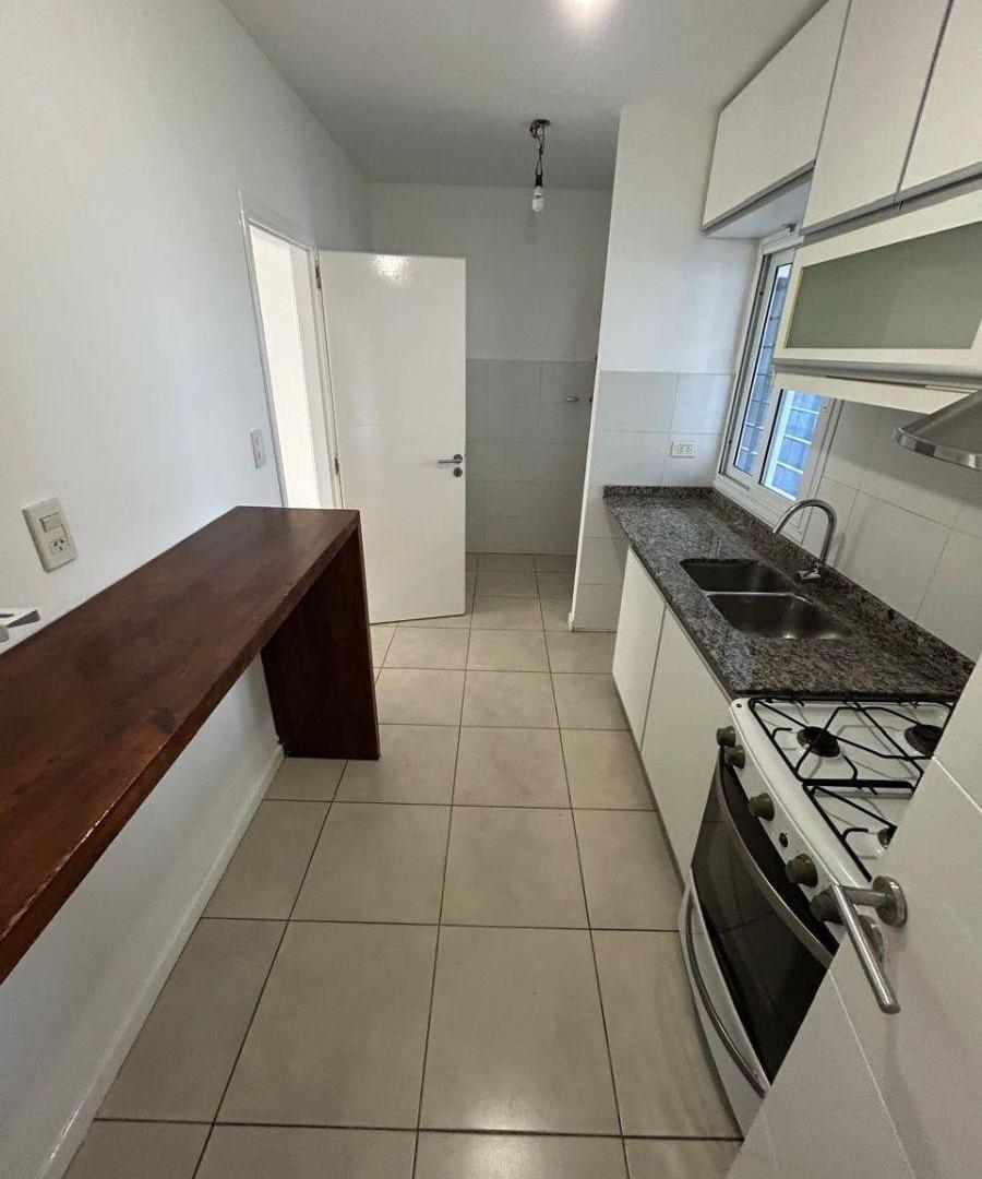 Foto de Departamento, Bancario, Complejo, 2 Dorm, 1 Baño, Balcón, 2 Cocheras, imagen 2