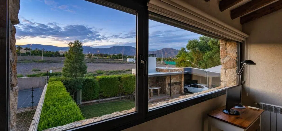 Casa Frente Dalvian, 2 Dorm, 3 Baños, Jardín, Cochera Doble 2