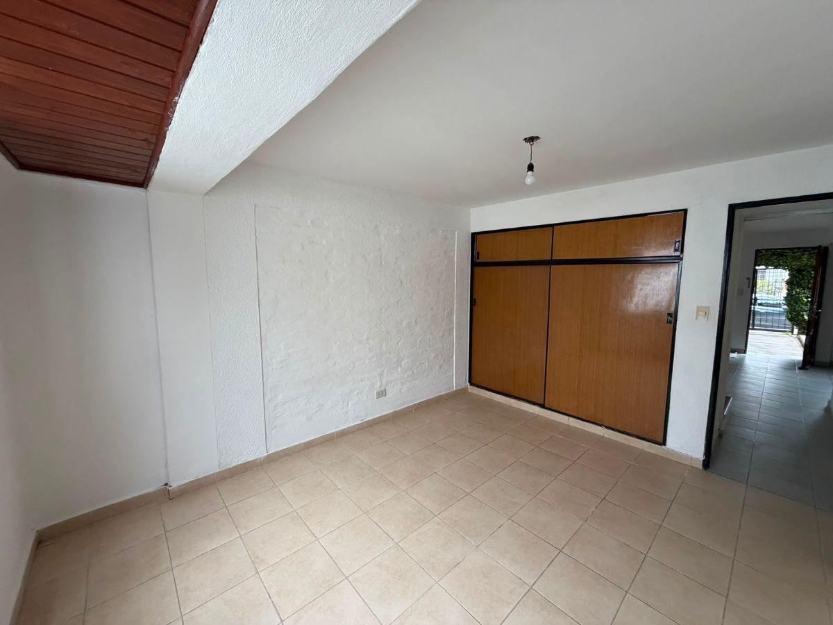 Foto de CASA EN VENTA – BARRIO FUCHS – GODOY CRUZ – APTA CRÉDITO HIPOTECARIO, imagen 2