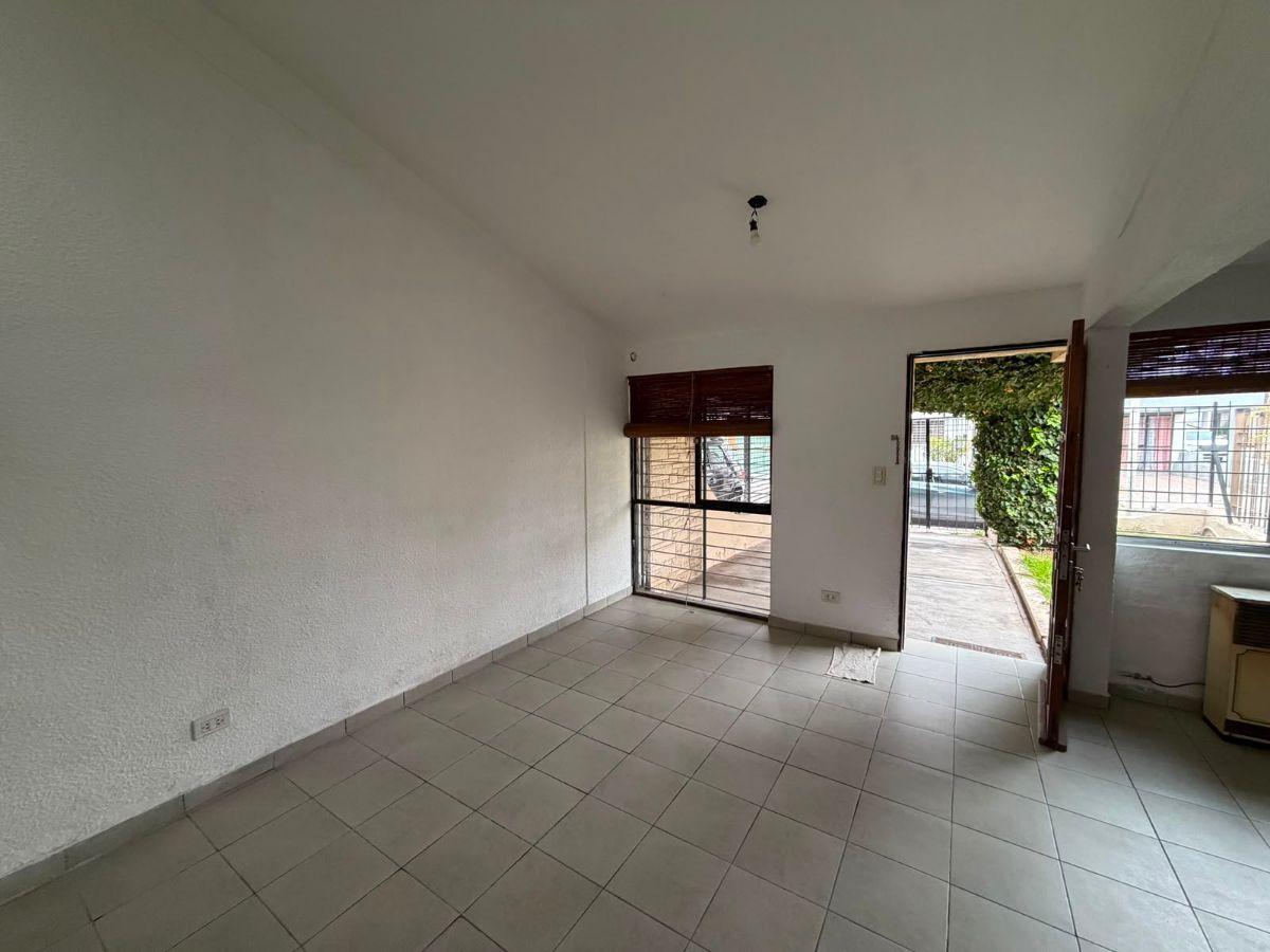 Foto de CASA EN VENTA – BARRIO FUCHS – GODOY CRUZ – APTA CRÉDITO HIPOTECARIO, imagen 1