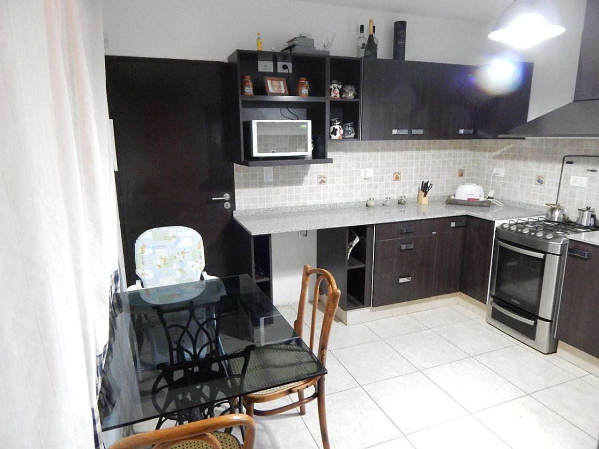 Foto de Casa Alquiler, B° 21 de Julio, 2 Dorm, 2 Baños, Cochera Doble, Jardín, imagen 3