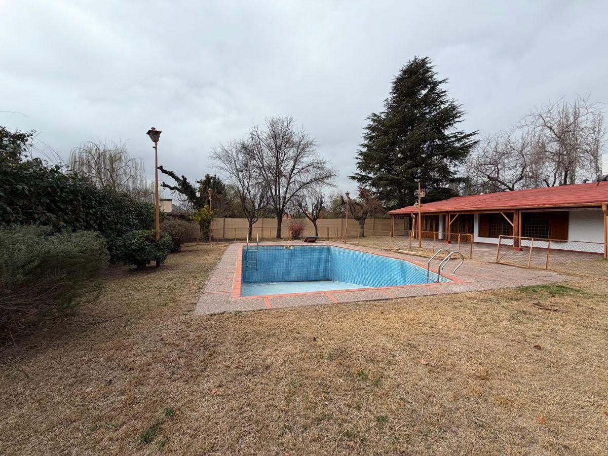 Foto de CASA EN ALQUILER – CHACRAS DE CORIA - CALLEJÓN CERRADO - VIAMONTE Y, imagen 2