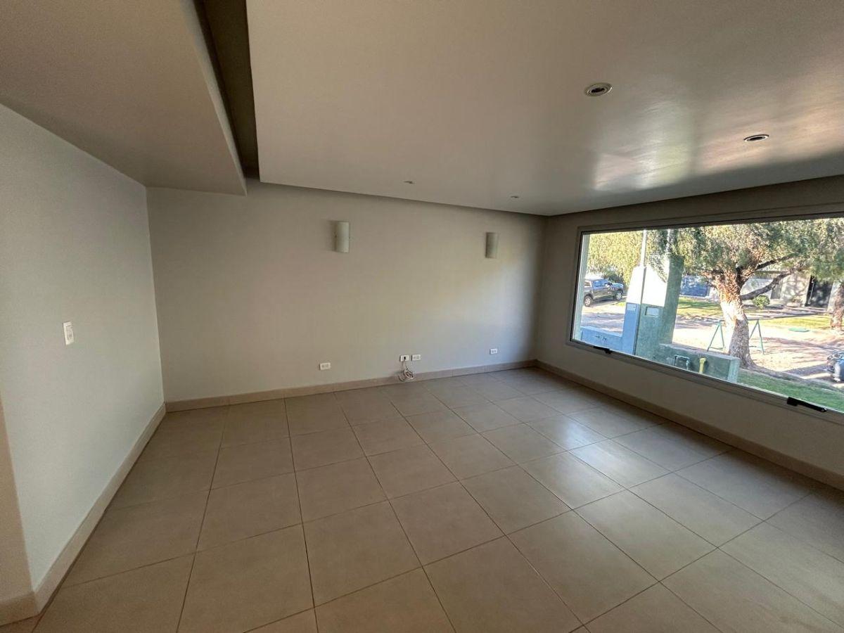 Foto de Casa Terruños de Araoz 2, Una Planta, 4 Dorm, 3 Baños, Jardín, Piscina, imagen 1