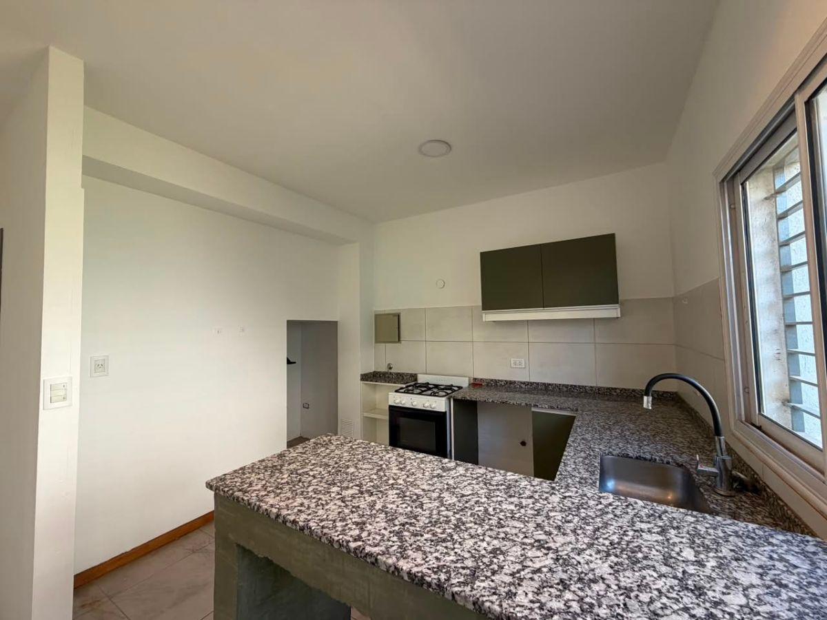 Foto de DÚPLEX EN ALQUILER | 2 DORMITORIOS | JARDÍN Y COCHERA | BARRIO SANIDAD, imagen 4