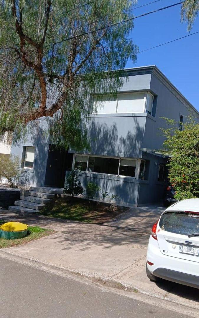 Casa B° Dalvian, 3 Dorm, 3 Baños, Calefacción, Cochera, Piscina, Apta Crédito