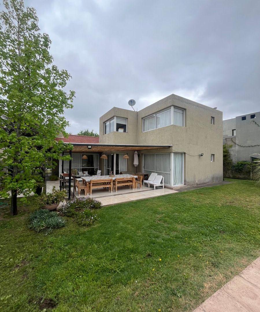Foto de Casa en venta en barrio privado Ruca Olivia, Luján de Cuyo., imagen 1